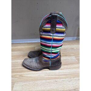 MACIE BEAN Poncho & Lefty Serape and Brown Leather Cowgirl/Cowboy Boots. 8M